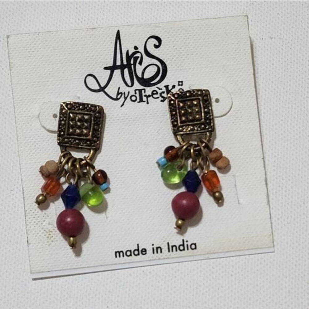 TRESKA‎ beaded dangle earrings new!!